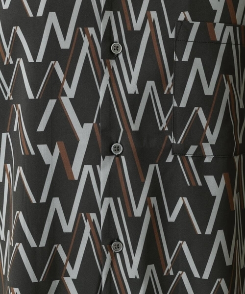 a.v.v（アーヴェヴェ）の「幾何学柄プリントオープンカラーシャツ（シャツ/ブラウス・メンズ・ネイビー/ブラック・46/48/50）」の19枚目の写真