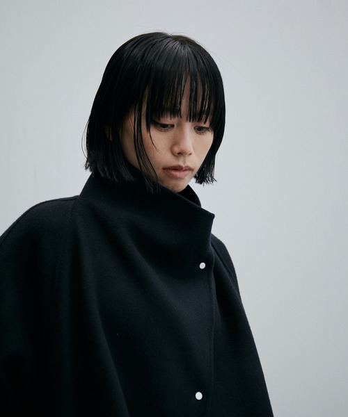 ADAM ET ROPE'(アダムエロペ)の「Super140's リバーショートコート(その他アウター・レディース・ブラック/キャメル・FREE)」の11枚目の写真