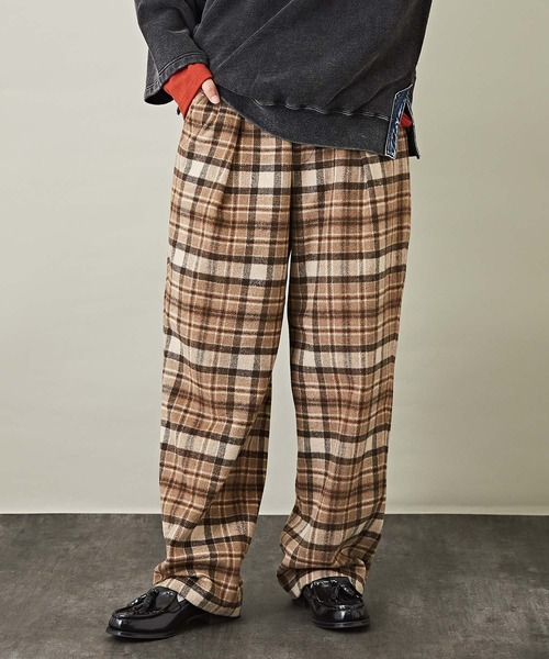 CUBE SUGAR（キューブシュガー）の「チェックタックパンツ（その他パンツ・レディース・ベージュ/グリーン/サックスブルー・M）」の2枚目の写真