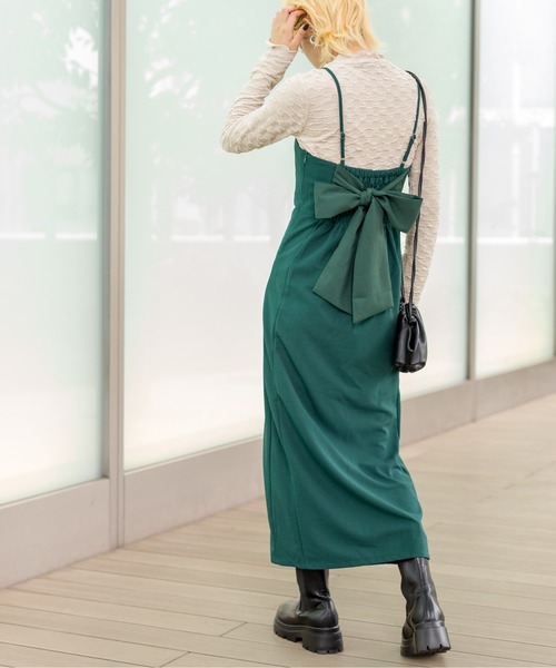 SpRay(スプレイ)の「バックリボンキャミワンピース(ワンピース・レディース・ブラック/ブラウン/グリーン/グレイッシュベージュ・FREE)」の4枚目の写真