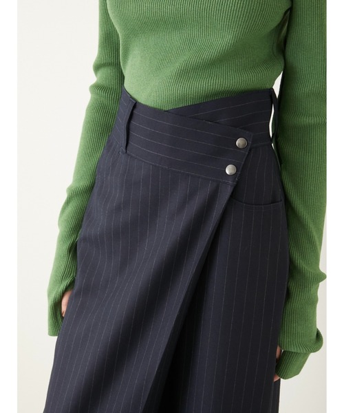 LA PEAU DE GEM（ラポドゥジェム）の「【LA PEAU DE GEM】ハイウエストラップスカート（スカート・レディース・ブラック/ネイビー・36/38）」の2枚目の写真