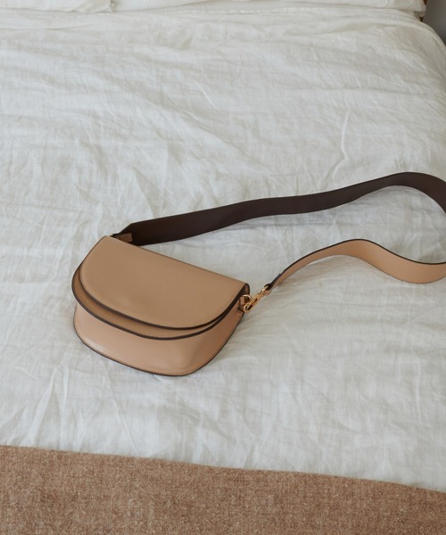 DISCOAT(ディスコート)の「【ベストセラー/新色追加】バイカラーフラップショルダーバッグ(ショルダーバッグ・レディース・ブラック/ベージュ/ブラウン/ブラック系その他/グレイッシュベージュ・FREE)」の21枚目の写真