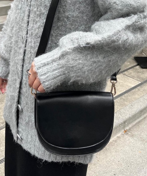 DISCOAT(ディスコート)の「【ベストセラー/新色追加】バイカラーフラップショルダーバッグ(ショルダーバッグ・レディース・ブラック/ベージュ/ブラウン/ブラック系その他/グレイッシュベージュ・FREE)」の6枚目の写真