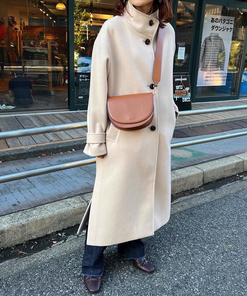 DISCOAT(ディスコート)の「【ベストセラー/新色追加】バイカラーフラップショルダーバッグ(ショルダーバッグ・レディース・ブラック/ベージュ/ブラウン/ブラック系その他/グレイッシュベージュ・FREE)」の10枚目の写真