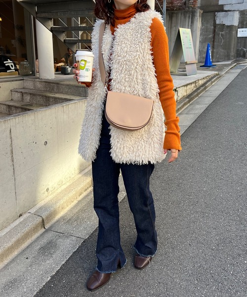 DISCOAT(ディスコート)の「【ベストセラー/新色追加】バイカラーフラップショルダーバッグ(ショルダーバッグ・レディース・ブラック/ベージュ/ブラウン/ブラック系その他/グレイッシュベージュ・FREE)」の11枚目の写真