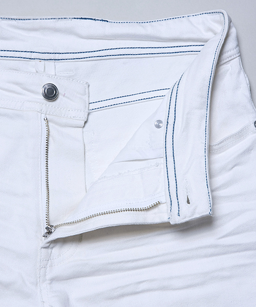 MEN'S MELROSE（メンズメルローズ）の「ストレッチデニム５ポケットクロップドパンツ（その他パンツ・メンズ・その他2/ライトインディゴブルー/ホワイト/ブラック・LARGE/MEDIUM/SMALL）」の20枚目の写真