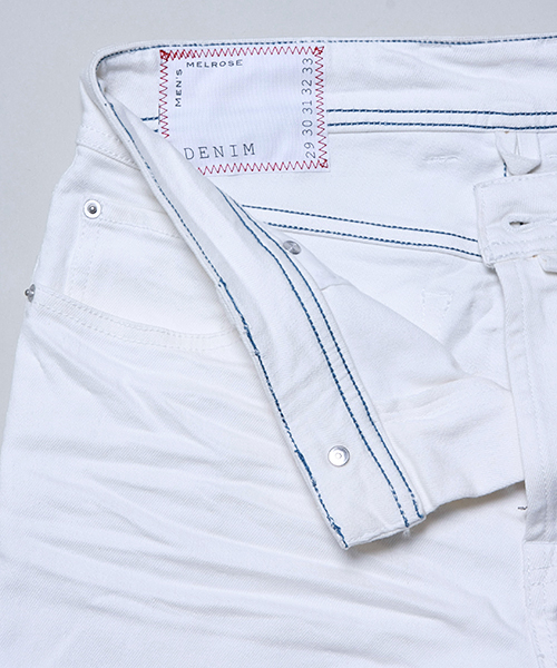 MEN'S MELROSE（メンズメルローズ）の「ストレッチデニム５ポケットクロップドパンツ（その他パンツ・メンズ・その他2/ライトインディゴブルー/ホワイト/ブラック・LARGE/MEDIUM/SMALL）」の21枚目の写真