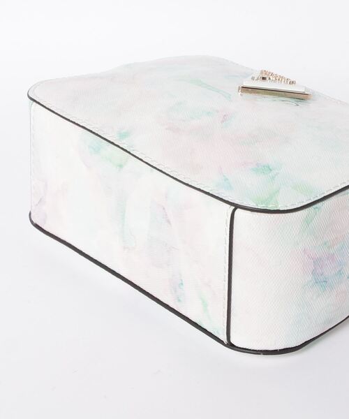 Guess（ゲス）の「NOELLE Crossbody Camera（ショルダーバッグ・レディース・その他・ONE SIZE）」の14枚目の写真