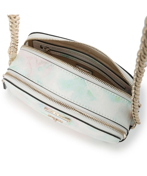 Guess（ゲス）の「NOELLE Crossbody Camera（ショルダーバッグ・レディース・その他・ONE SIZE）」の10枚目の写真