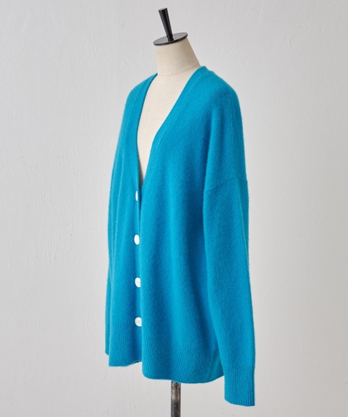 ビアズリー　青色 五 分袖 ボタン付きカーディガン BEARDSLEY（ビアズリー）の「FOXウール釦付きカーディガン