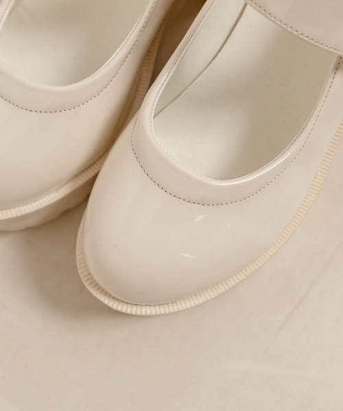 OLIVE des OLIVE（オリーブデオリーブ）の「タンク底ストラップシューズ（パンプス・レディース・アイボリー/ブラック・SMALL/MEDIUM/LARGE）」の16枚目の写真