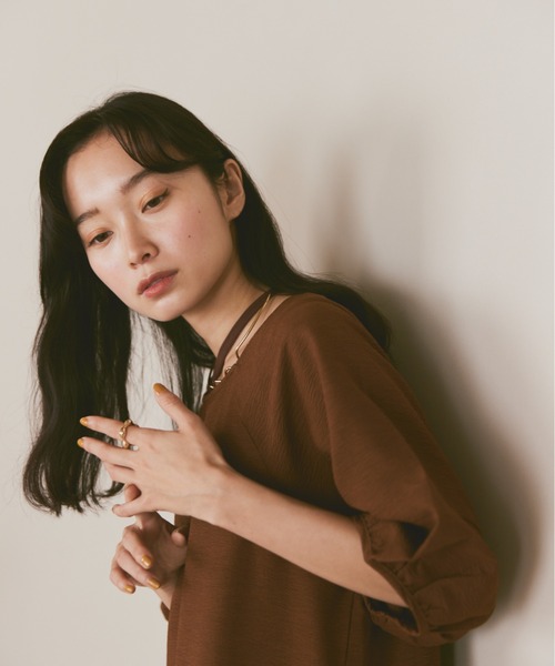 moi tytto（モイテュット）の「ボリューム袖ハーフスリーブシアートップス（Tシャツ/カットソー・レディース・ナチュラル/ブラック/グリーン/ブラウン・FREE）」の5枚目の写真