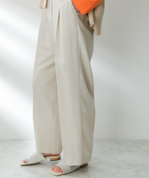 SENSE OF PLACE by URBAN RESEARCH（センスオブプレイスバイアーバンリサーチ）の「リネンライクタックワイドパンツ（スラックス・レディース・アイボリー/チャコールグレー/バーガンディー・MEDIUM/SMALL）」の5枚目の写真