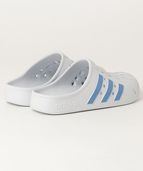 adidas（アディダス）の「adidas/アディダス  ADILETTE CLOG U アディレッタ クロッグ サンダル 3本線 HP9400（サンダル・レディース・ホワイト×ブルー・27.5cm/24.5cm/25.5cm/28.5cm/26.5cm/23.5cm）」の2枚目の写真