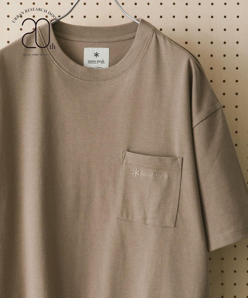 Snow Peak(スノーピーク)の「『別注』snow peak apparel×DOORS 20th PocketLogoTee(Tシャツ/カットソー・メンズ・ベージュ/グレー/ホワイト/ブラック・MEDIUM/LARGE)」の4枚目の写真