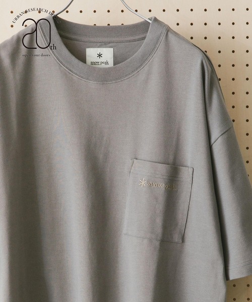 Snow Peak(スノーピーク)の「『別注』snow peak apparel×DOORS 20th PocketLogoTee(Tシャツ/カットソー・メンズ・ベージュ/グレー/ホワイト/ブラック・MEDIUM/LARGE)」の3枚目の写真