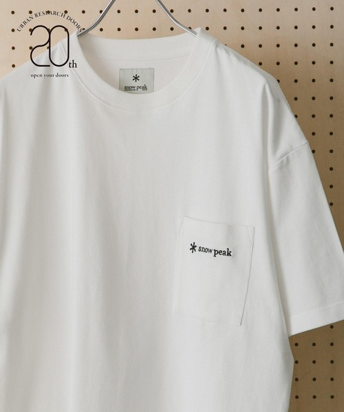 Snow Peak(スノーピーク)の「『別注』snow peak apparel×DOORS 20th PocketLogoTee(Tシャツ/カットソー・メンズ・ベージュ/グレー/ホワイト/ブラック・MEDIUM/LARGE)」の1枚目の写真
