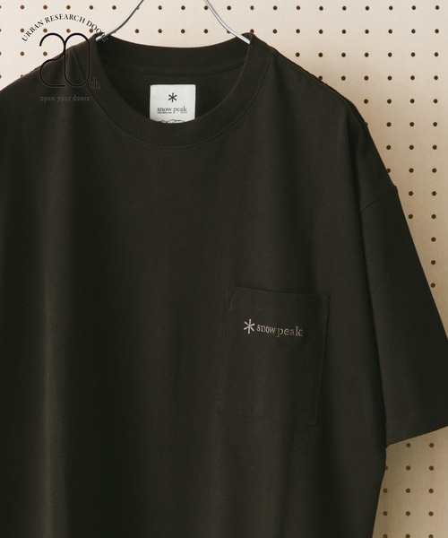 Snow Peak(スノーピーク)の「『別注』snow peak apparel×DOORS 20th PocketLogoTee(Tシャツ/カットソー・メンズ・ベージュ/グレー/ホワイト/ブラック・MEDIUM/LARGE)」の2枚目の写真