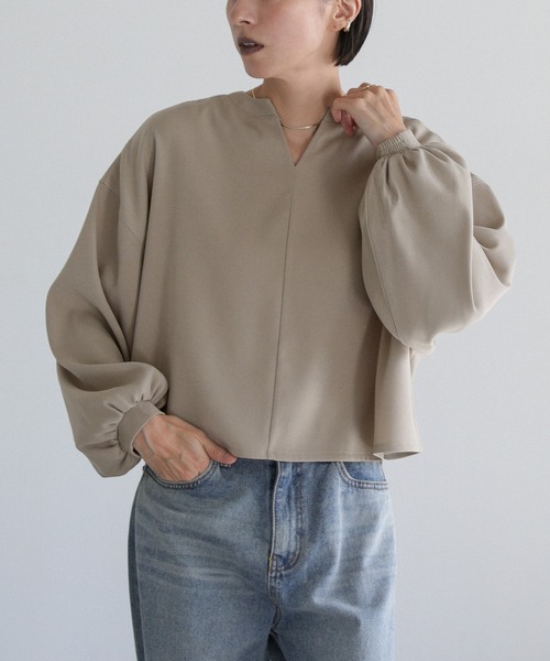 select MOCA（セレクトモカ）の「2wayボリュームショートトップス（シャツ/ブラウス・レディース・ブラック/グレイッシュベージュ/カーキオリーブ・FREE）」の2枚目の写真