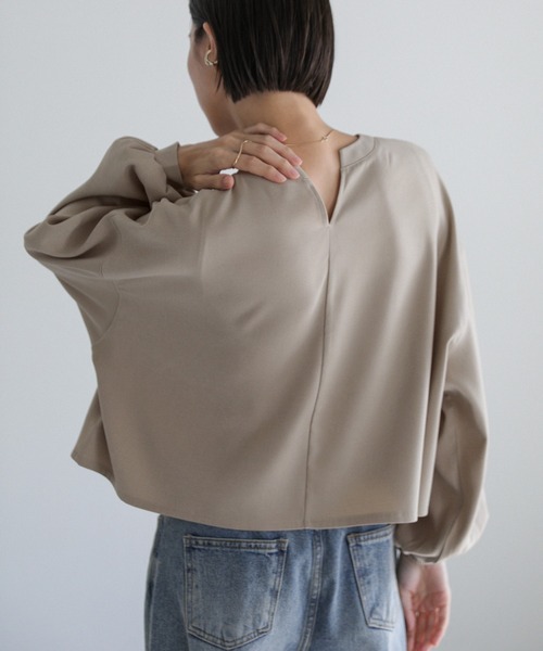 select MOCA（セレクトモカ）の「2wayボリュームショートトップス（シャツ/ブラウス・レディース・ブラック/グレイッシュベージュ/カーキオリーブ・FREE）」の11枚目の写真