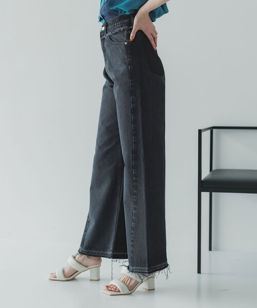 UNITED TOKYO（ユナイテッドトウキョウ）の「バイカラーデニムパンツ（デニムパンツ・レディース・ブラック/インディゴブルー・1/2）」の13枚目の写真