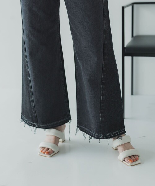 UNITED TOKYO（ユナイテッドトウキョウ）の「バイカラーデニムパンツ（デニムパンツ・レディース・ブラック/インディゴブルー・1/2）」の5枚目の写真