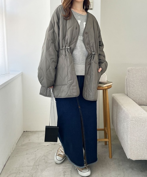 GeeRA（ジーラ）の「オーバーサイズドロスト付キルティングミドルコート（ノーカラージャケット・レディース・アイボリー/ブラック/カーキ・MEDIUM/LARGE/X-LARGE）」の16枚目の写真