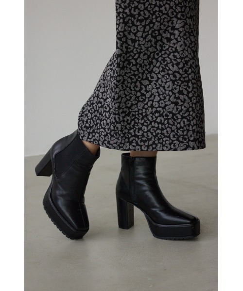 AZUL by moussy(アズールバイマウジー)の「RUGGED SOLE BOOTS/ラギッドソールブーツ(ブーツ・レディース・ブラック/ブラウン・SMALL/MEDIUM/LARGE/X-LARGE)」の2枚目の写真