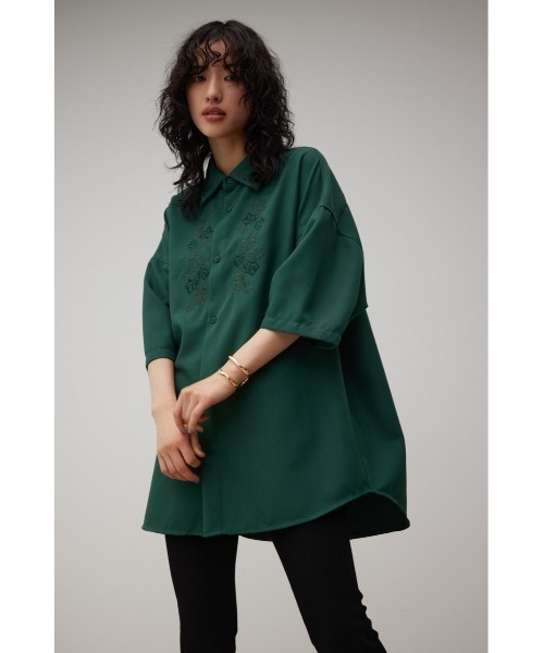 AZUL by moussy（アズールバイマウジー）の「刺繍デザインシャツ（シャツ/ブラウス・メンズ・オフホワイト/ブラック/グリーン・S-M/L-XL）」の5枚目の写真