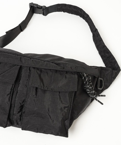 BAYFLOW（ベイフロー）の「BIGボディーバッグ（ボディバッグ/ウエストポーチ・レディース・ブラック/カーキ・FREE）」の4枚目の写真