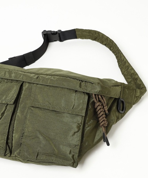 BAYFLOW（ベイフロー）の「BIGボディーバッグ（ボディバッグ/ウエストポーチ・レディース・ブラック/カーキ・FREE）」の7枚目の写真