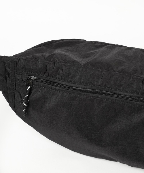 BAYFLOW（ベイフロー）の「BIGボディーバッグ（ボディバッグ/ウエストポーチ・レディース・ブラック/カーキ・FREE）」の5枚目の写真