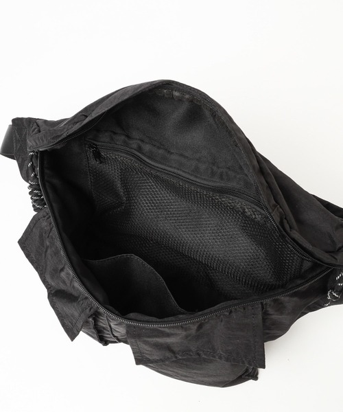 BAYFLOW（ベイフロー）の「BIGボディーバッグ（ボディバッグ/ウエストポーチ・レディース・ブラック/カーキ・FREE）」の16枚目の写真