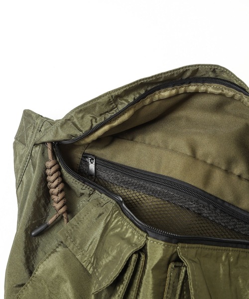 BAYFLOW（ベイフロー）の「BIGボディーバッグ（ボディバッグ/ウエストポーチ・レディース・ブラック/カーキ・FREE）」の21枚目の写真