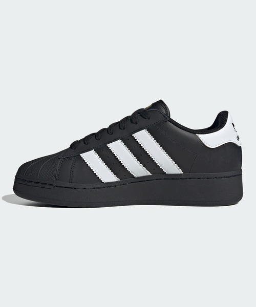 adidas（アディダス）の「adidas/アディダス SUPERSTAR XLG スーパースター スニーカー（スニーカー・レディース・ブラック・23cm/24.5cm/23.5cm/24cm）」の2枚目の写真