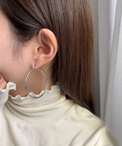 fredy emue（フレディエミュ）の「ステンレスフープピアス大（ピアス（両耳用）・レディース・ゴールド/シルバー・FREE）」の2枚目の写真