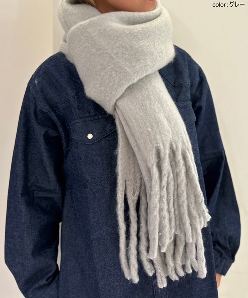 OLD BETTY'S(オールドベティーズ)の「ふわふわボリュームマフラー (無地)(マフラー・レディース・ホワイト/グレー/ライトブラウン/イエロー/ライトベージュ・FREE)」の3枚目の写真