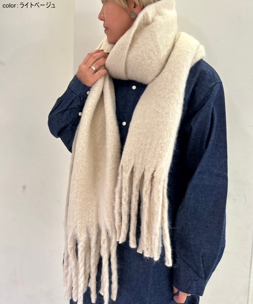 OLD BETTY'S(オールドベティーズ)の「ふわふわボリュームマフラー (無地)(マフラー・レディース・ホワイト/グレー/ライトブラウン/イエロー/ライトベージュ・FREE)」の5枚目の写真