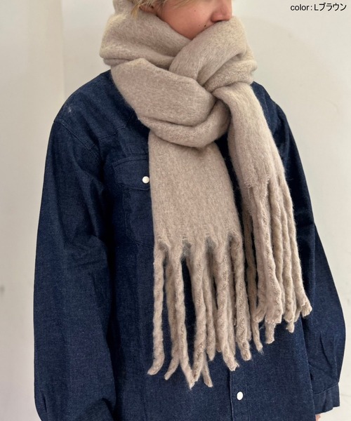 OLD BETTY'S(オールドベティーズ)の「ふわふわボリュームマフラー (無地)(マフラー・レディース・ホワイト/グレー/ライトブラウン/イエロー/ライトベージュ・FREE)」の4枚目の写真