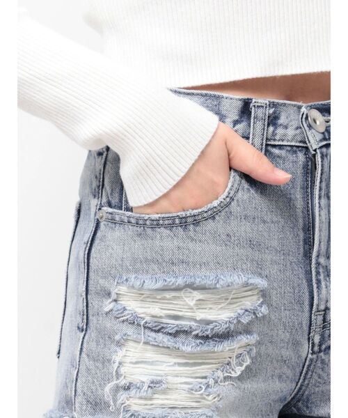 GYDA（ジェイダ）の「ジャストウエストダメージデニムショートパンツ（デニムパンツ・レディース・ライトブルー/ブルー・SMALL/MEDIUM/LARGE/X-SMALL）」の13枚目の写真