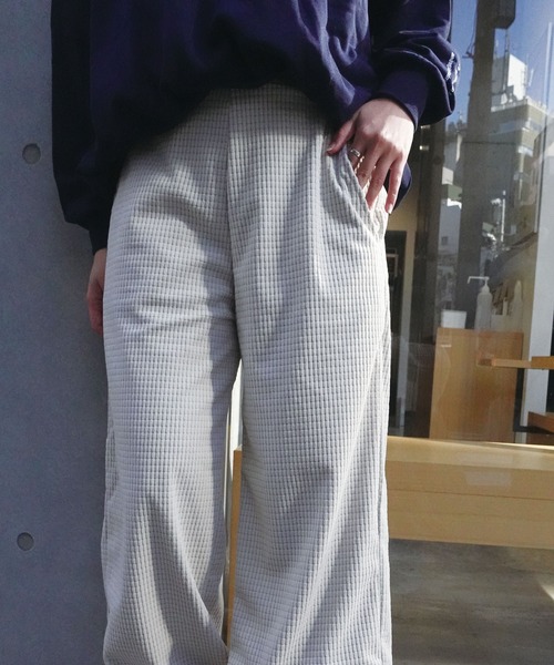 CORNERS（コーナーズ）の「ポコポコカットコーデュロイジョガーパンツ【セットアップ可能】（スウェットパンツ・レディース・ベージュ系その他/ブラック・M）」の4枚目の写真