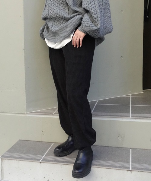 CORNERS（コーナーズ）の「ポコポコカットコーデュロイジョガーパンツ【セットアップ可能】（スウェットパンツ・レディース・ベージュ系その他/ブラック・M）」の8枚目の写真