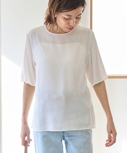 IENA（イエナ）の「キュプラナイロンサテンTブラウス（シャツ/ブラウス・レディース・ホワイト/ネイビー・FREE）」の15枚目の写真