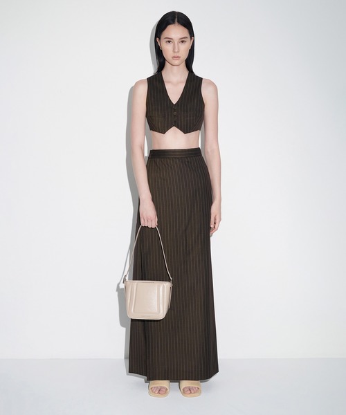 CHARLES & KEITH（チャールズ & キース）の「Loey ローイー テクスチャーカーブヒールミュール（サンダル・レディース・ベージュ/ブラック系その他2・22.5cm/23cm/23.5cm/24.5cm/25cm）」の5枚目の写真