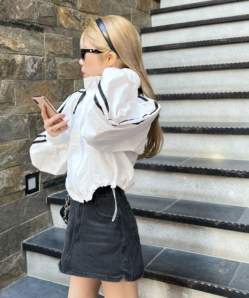 Futier land（フューティアランド）の「サイドラインナイロンショートブルゾン（ブルゾン・レディース・ブラック/アイボリー/オフホワイト・MEDIUM）」の2枚目の写真