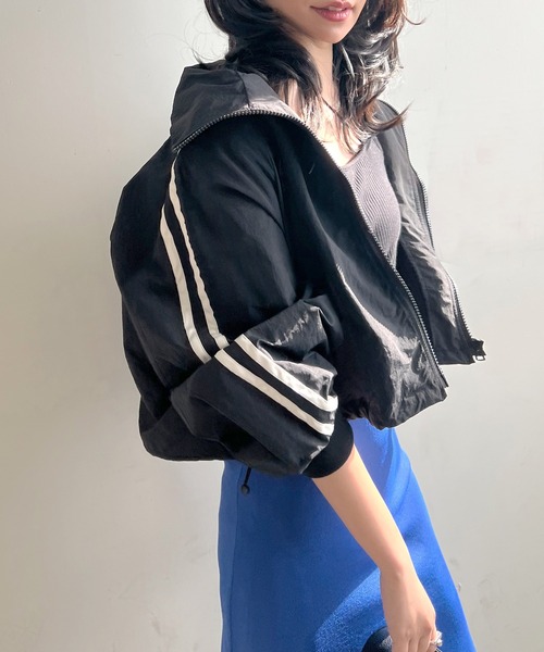 Futier land（フューティアランド）の「サイドラインナイロンショートブルゾン（ブルゾン・レディース・ブラック/アイボリー/オフホワイト・MEDIUM）」の4枚目の写真