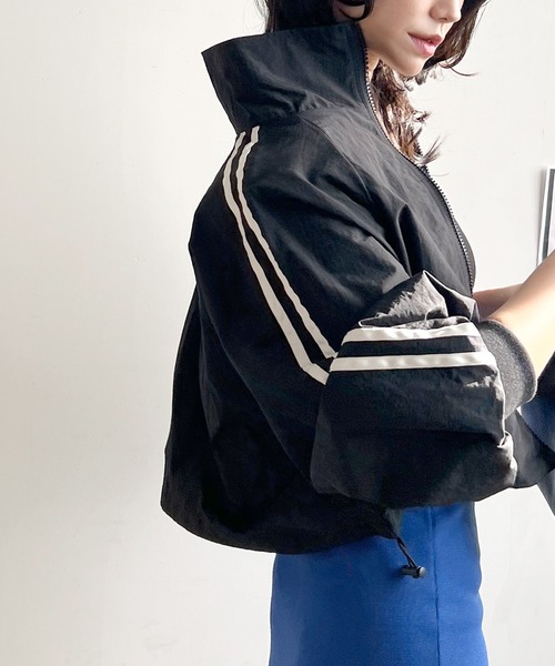 Futier land（フューティアランド）の「サイドラインナイロンショートブルゾン（ブルゾン・レディース・ブラック/アイボリー/オフホワイト・MEDIUM）」の8枚目の写真