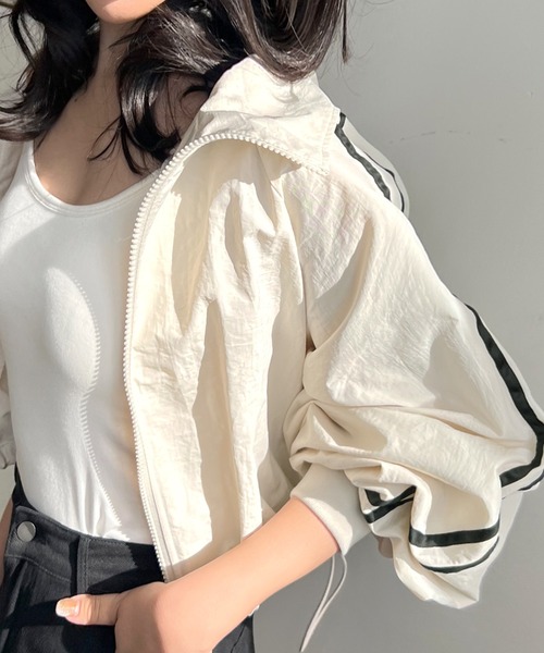 Futier land（フューティアランド）の「サイドラインナイロンショートブルゾン（ブルゾン・レディース・ブラック/アイボリー/オフホワイト・MEDIUM）」の14枚目の写真