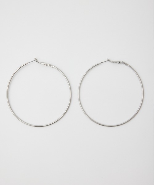 SLY（スライ）の「THIN HOOP P EARRING シン フープピアス イヤリング（ピアス（両耳用）・レディース・ゴールド/シルバー・FREE）」の3枚目の写真
