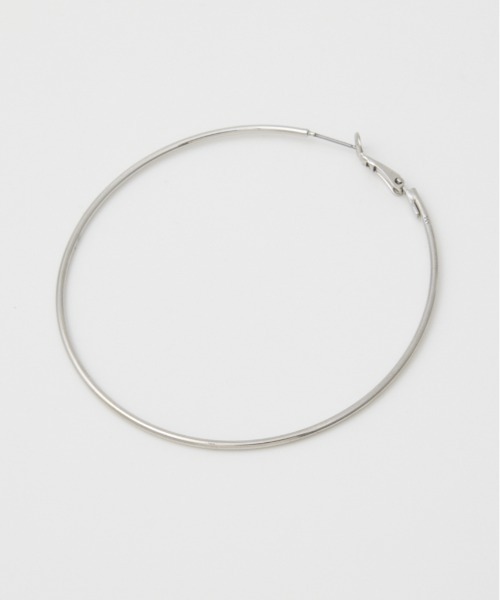 SLY（スライ）の「THIN HOOP P EARRING シン フープピアス イヤリング（ピアス（両耳用）・レディース・ゴールド/シルバー・FREE）」の5枚目の写真